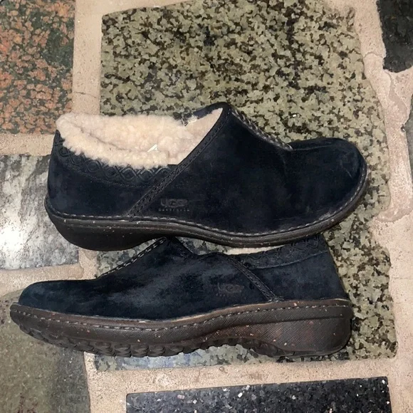 UGG Shoes Bettey Black Suede Shearling Clogs Fur Slip On Mules Size 7 - Picture 3 of 6